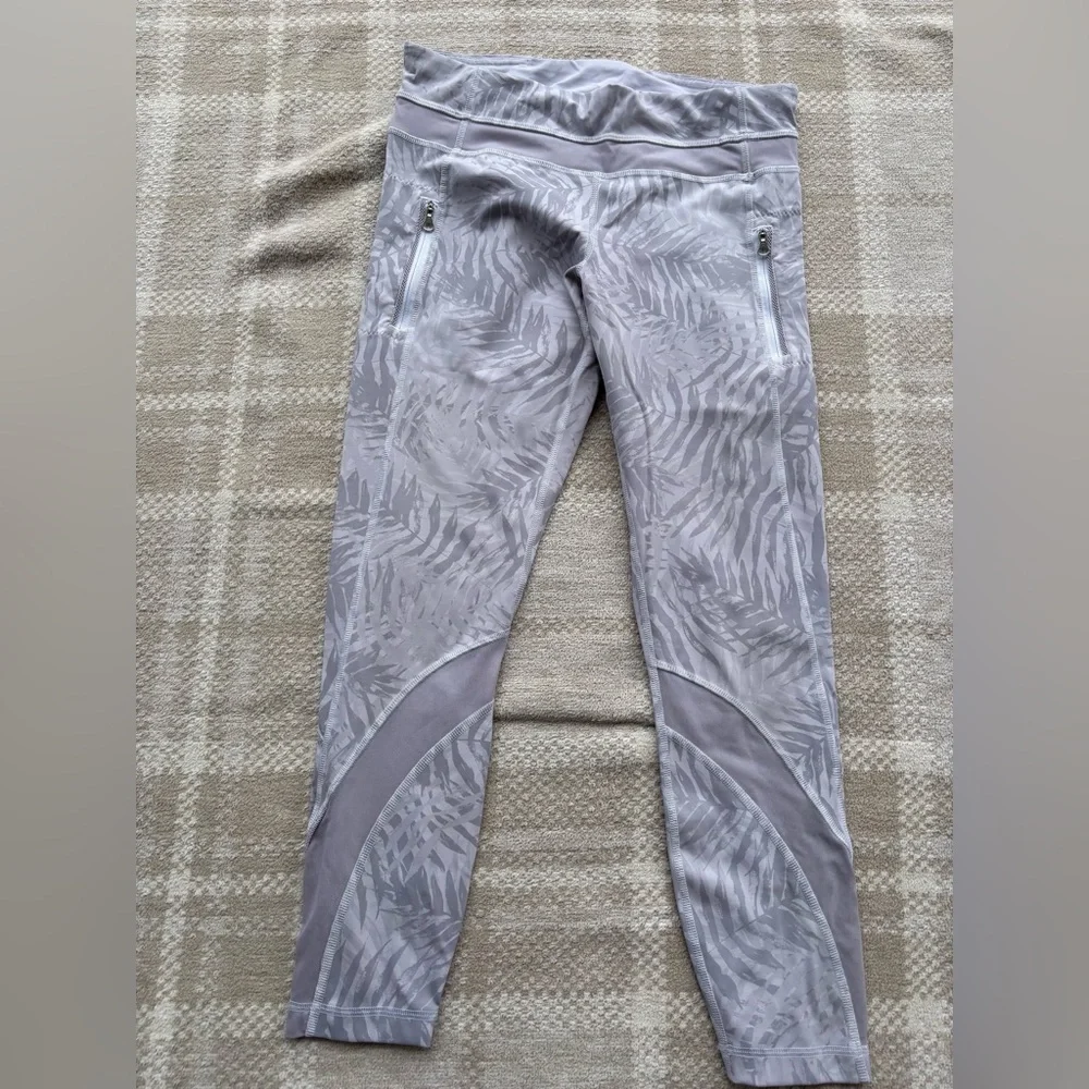 Lululemon Inspire Tight II 6 Palm Camo White‎ Nimbus Leggings